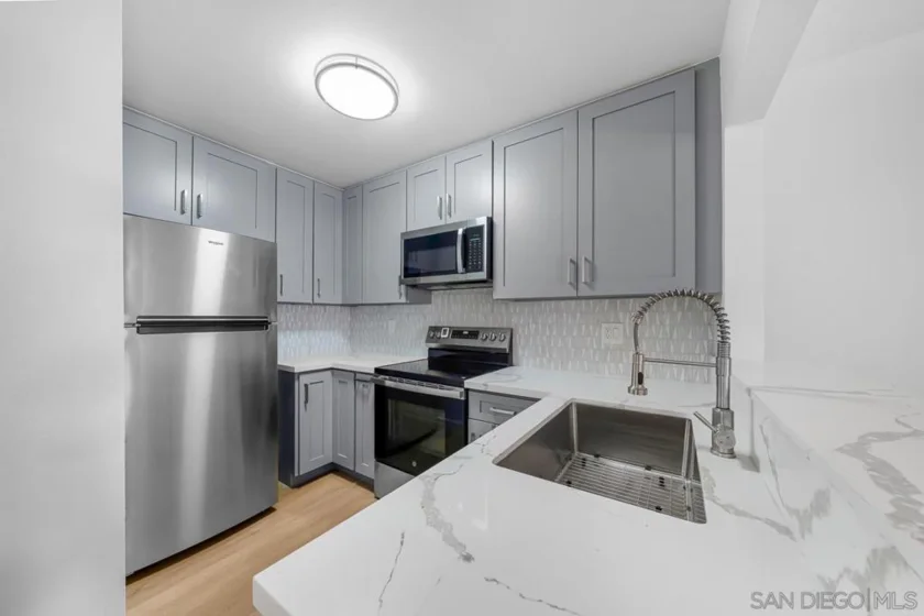 3266 Ashford Street #M photo 31