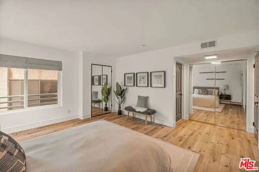 1160 Granville Avenue #104 photo 11