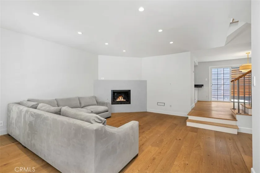 1171 Stanford photo 4