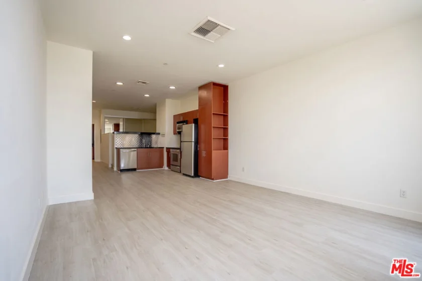 3810 Wilshire Boulevard #1209 photo 17
