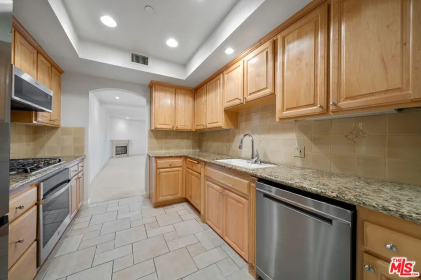 1830 Pelham Avenue #204 photo 19