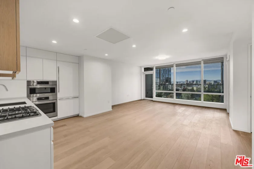 877 Francisco Street #1616 photo 4