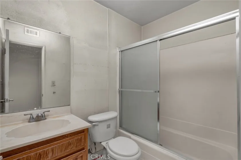 6438 Hazeltine Avenue #6 photo 22