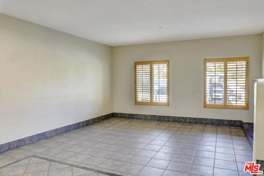 630 E Walnut Street photo 2