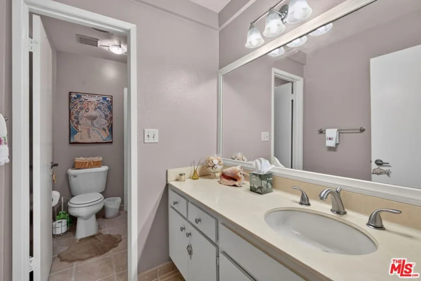 1944 Glendon Avenue #110 photo 22