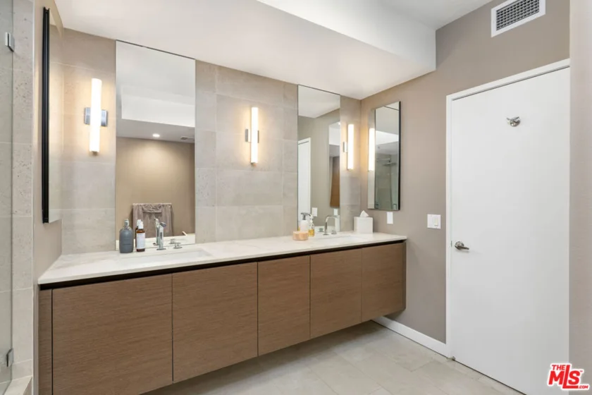 13600 Marina Pointe Drive #1906 photo 7