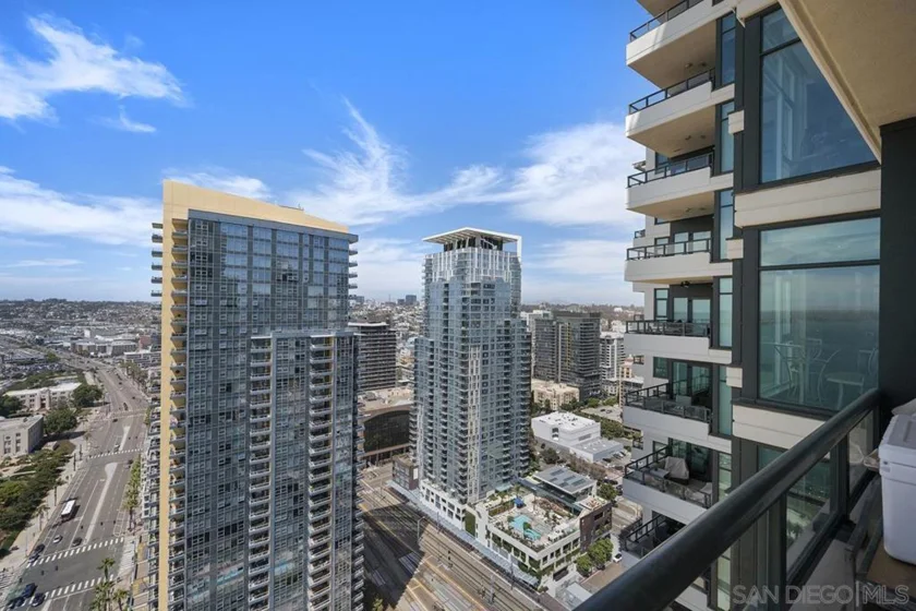1205 Pacific Hwy #3101 photo 32