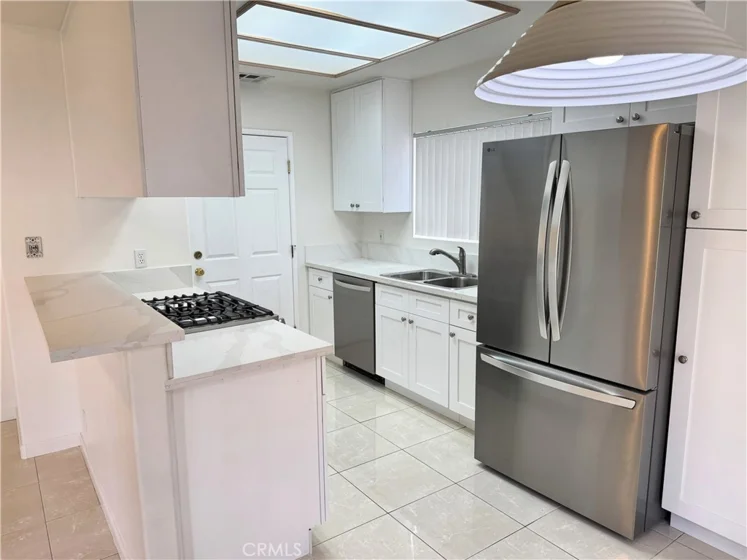 18319 Hart Street #3 photo 7