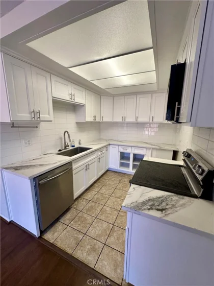 835 W Orangewood photo 9