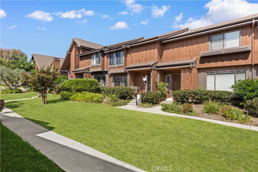 2220 Mount Shasta Drive photo 4