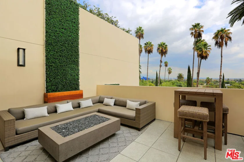 447 N Doheny Drive #102 photo 30