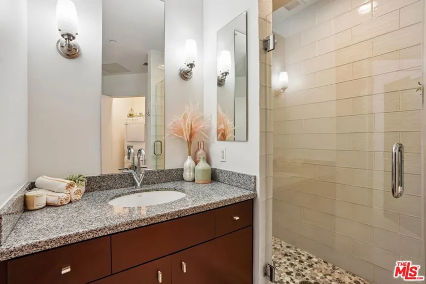 1100 Wilshire Boulevard #1804 photo 17