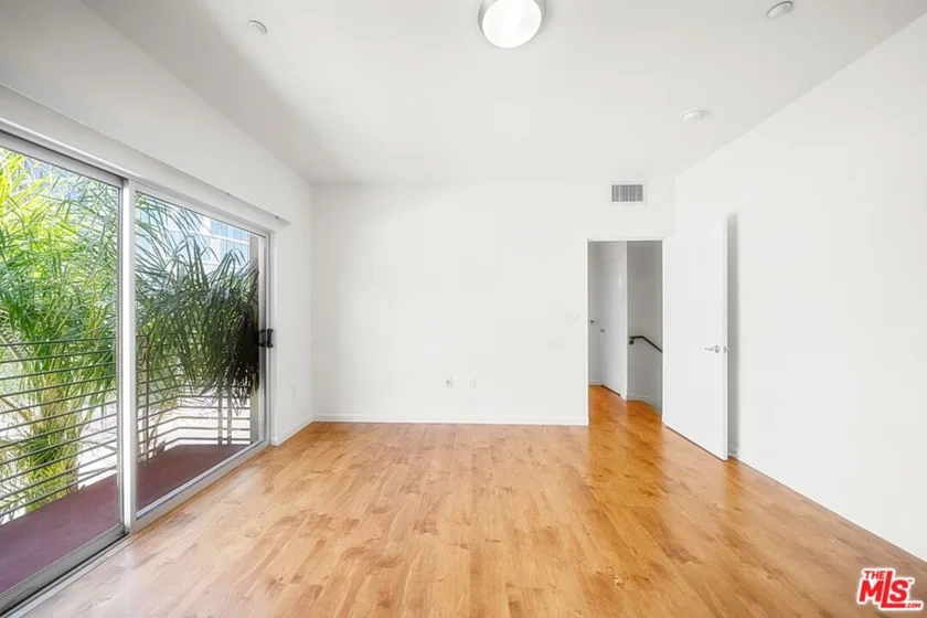 2864 Sunset Place #201 photo 19