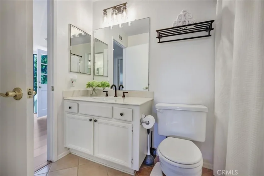 75 Cambria photo 9
