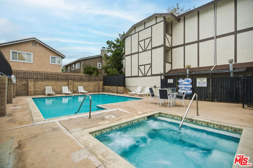 21811 Saticoy Street #23 photo 10