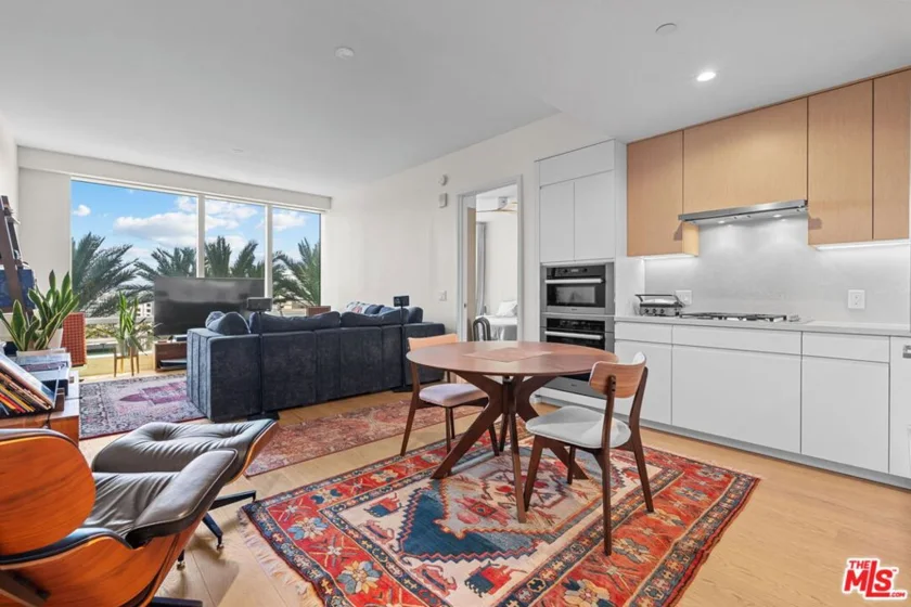 877 Francisco Street #1112 photo 5
