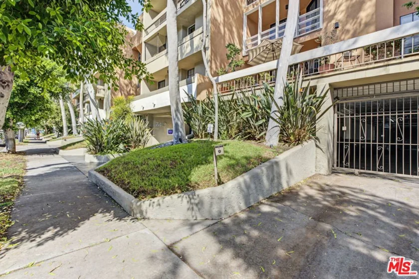 740 N Kings Road #314 photo 3