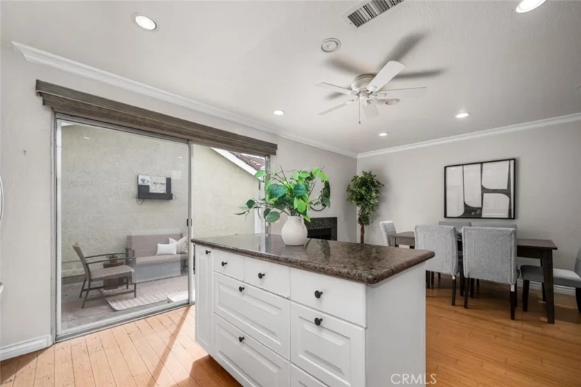 152 Greenmoor #64 photo 9