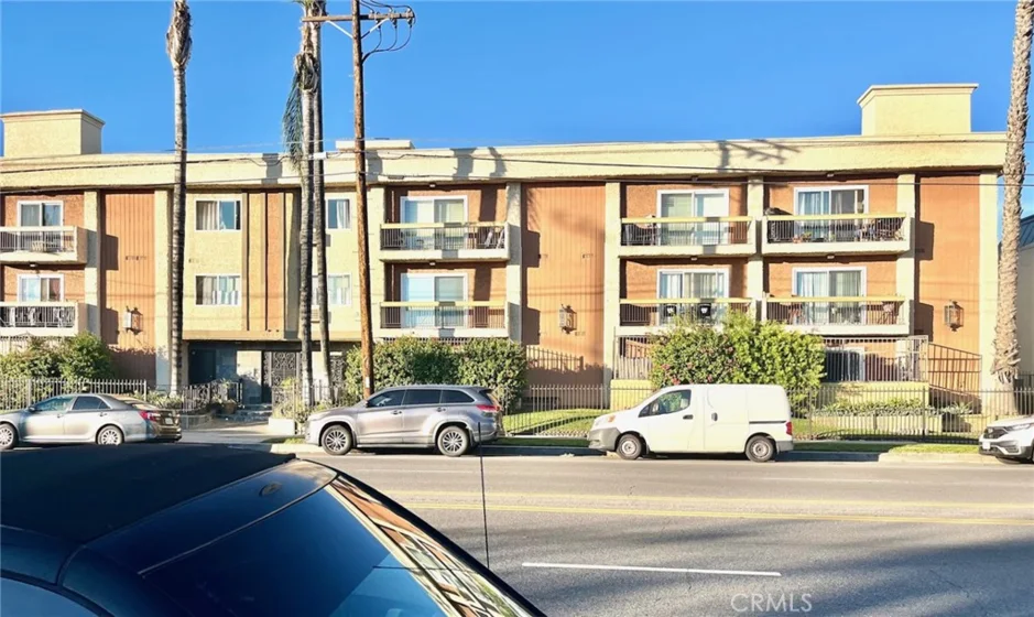 20327 Saticoy #304 photo 1