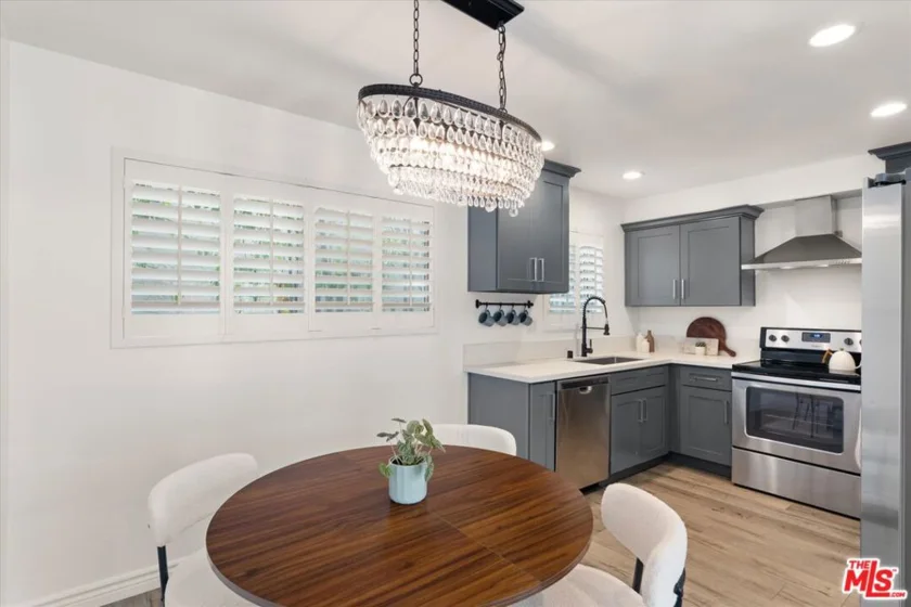 882 Victor Avenue #19 photo 3