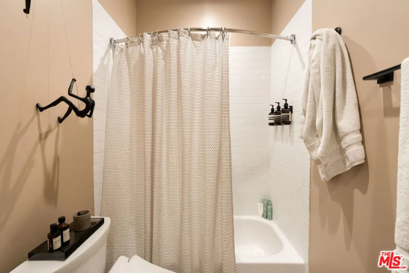 585 N Rossmore Avenue #407 photo 3