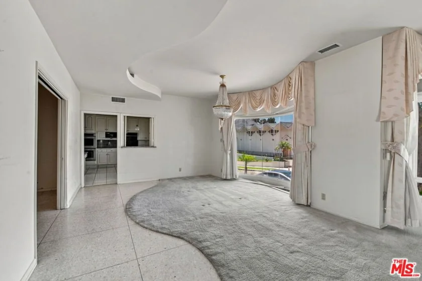 5452 W 57th Street photo 3