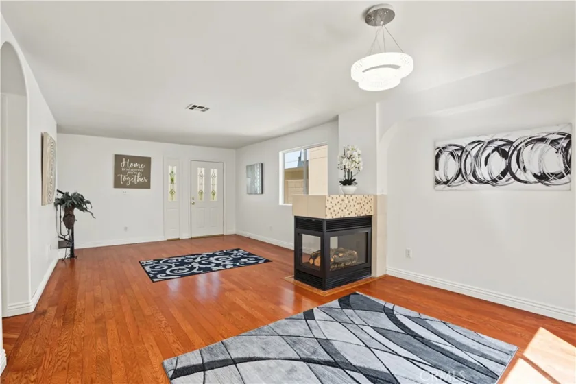 18334 Keswick Street photo 7