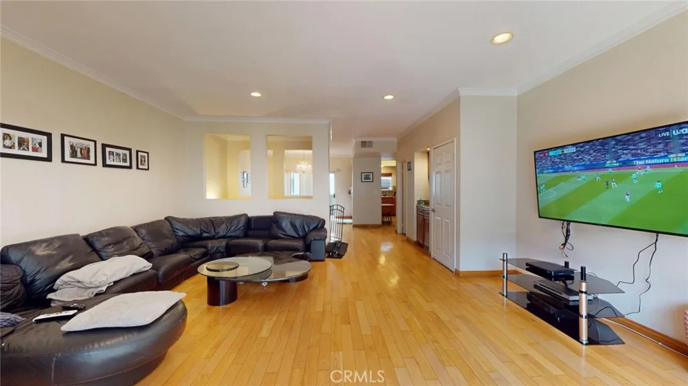 14919 Dickens Street #105 photo 2