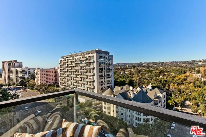 10350 Wilshire Boulevard #1102 photo 6