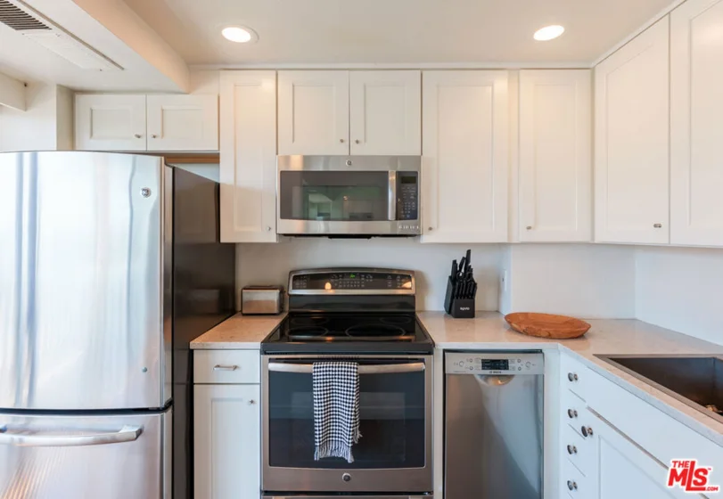 999 N Doheny Drive #211 photo 9