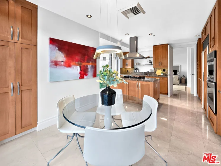 10727 Wilshire Boulevard #404 photo 14