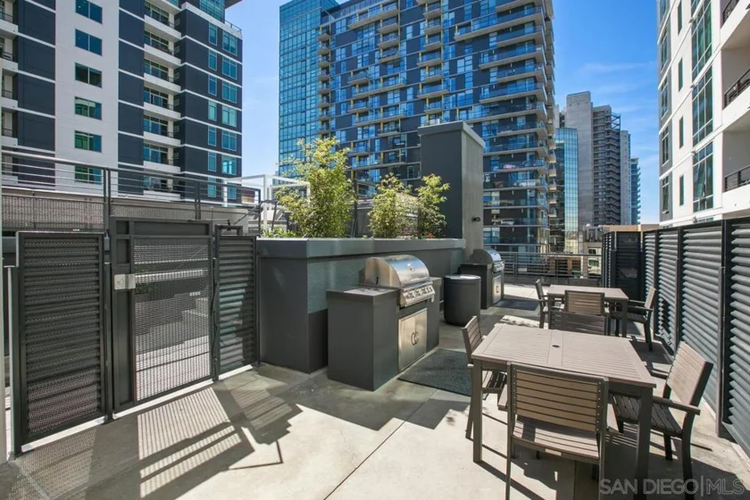 425 W Beech #204 photo 18