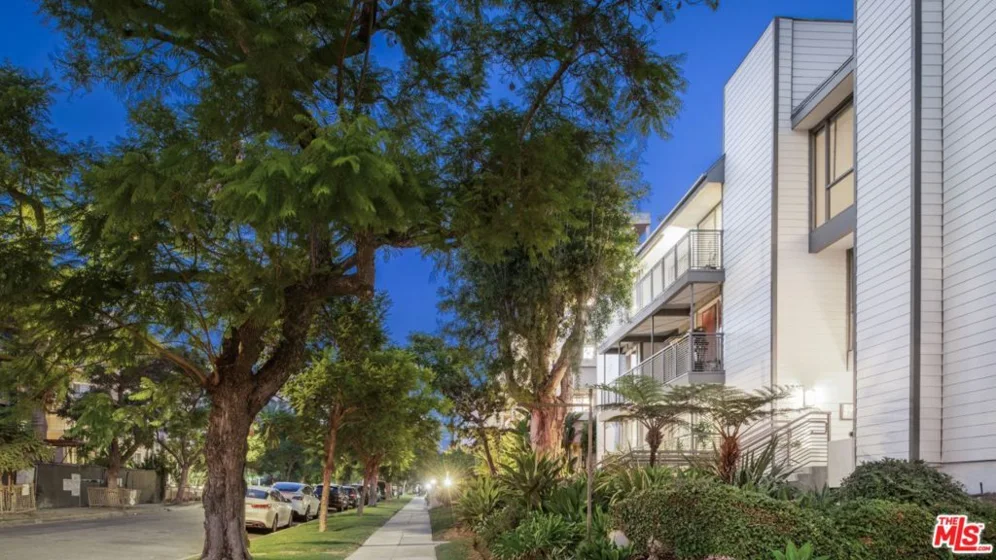 424 N Palm Drive #101 photo 3