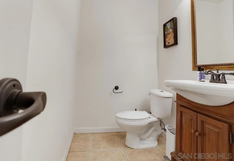 1451 N Broadway #B photo 34