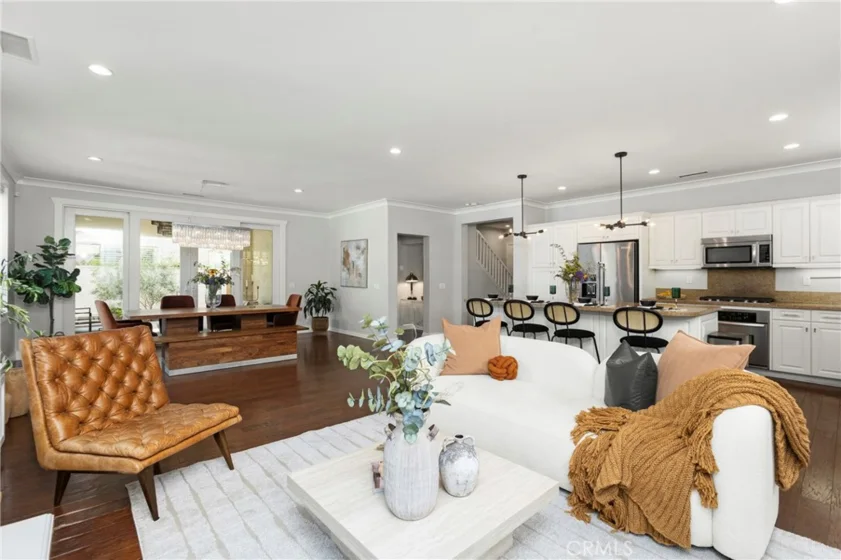 205 Mantle photo 7
