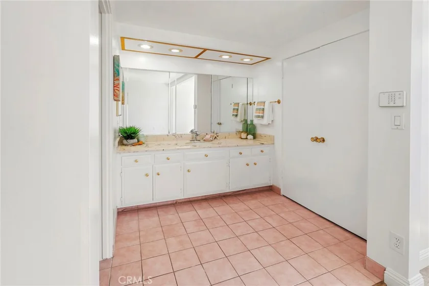 4738 La Villa Marina #H photo 9