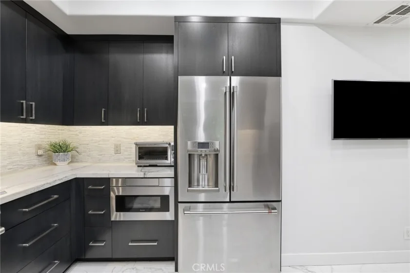14271 Dickens Street #201 photo 12