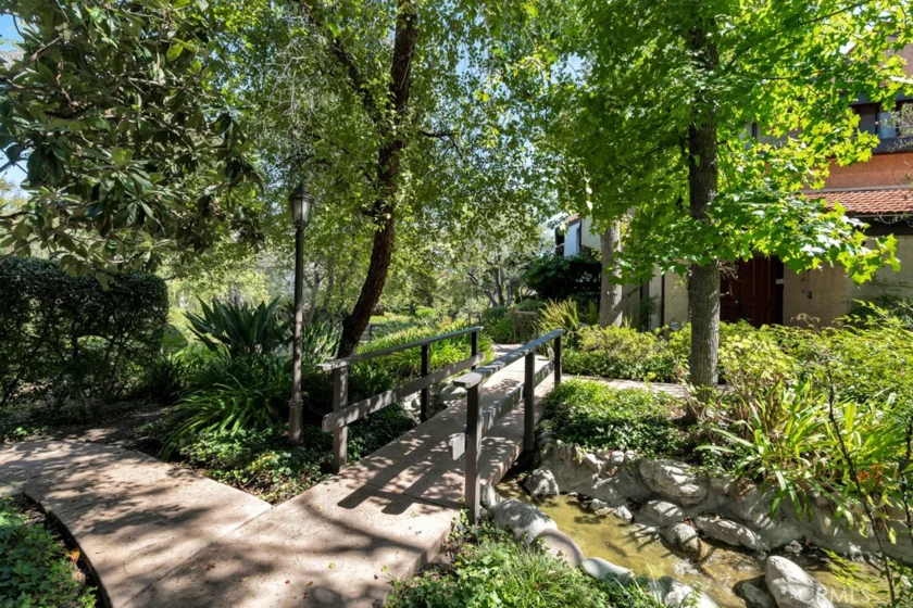 21931 Burbank Boulevard #25 photo 44