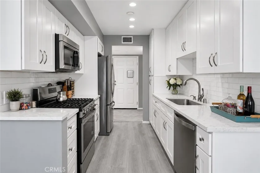4501 Cedros Avenue #239 photo 20