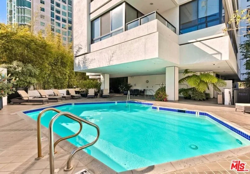 10350 Wilshire Boulevard #404 photo 10