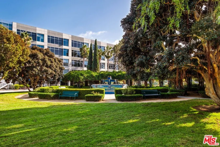 5400 Playa Vista Drive #14 photo 26