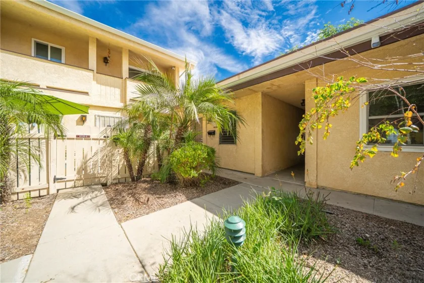 8120 Canby Ave #6 photo 1
