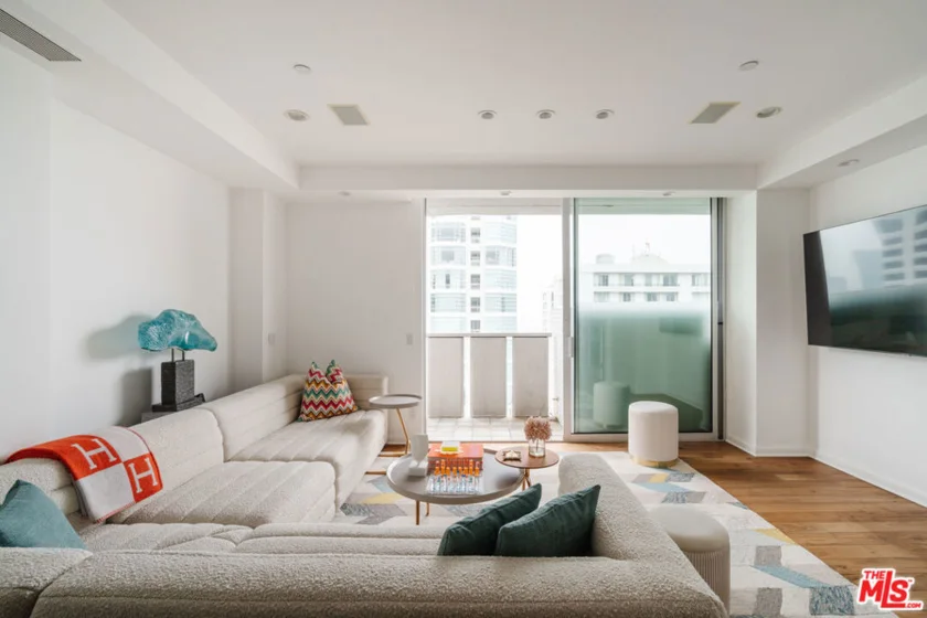 10375 Wilshire Boulevard #11H photo 23