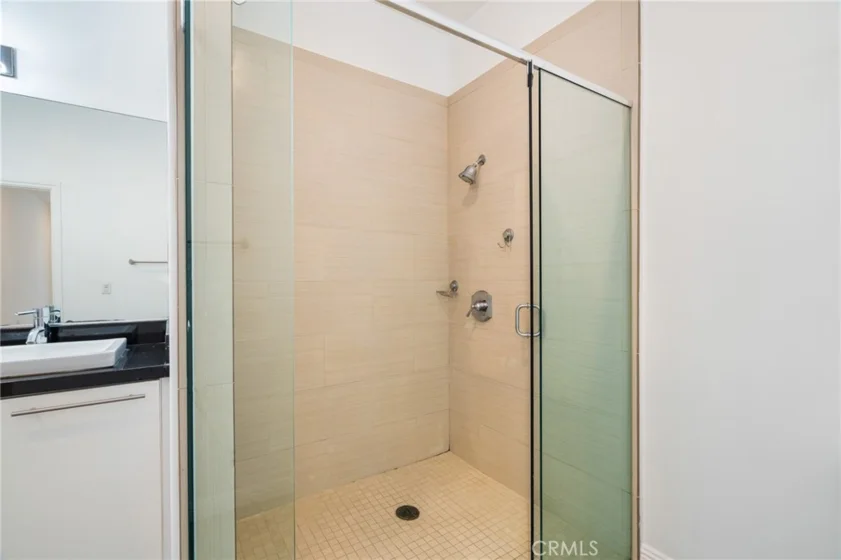 230 S Jackson #309 photo 17