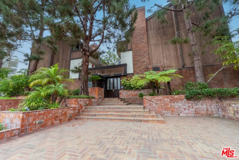 202 San Vicente Boulevard #15 photo 1