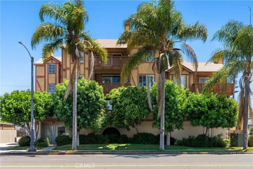 384 Redondo Avenue #401 photo 1