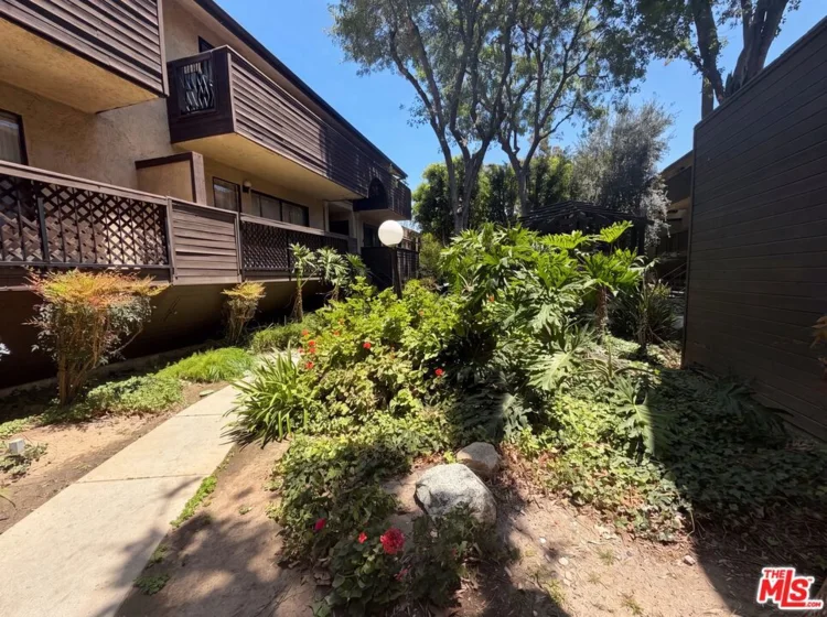 7300 Corbin Avenue #M photo 1