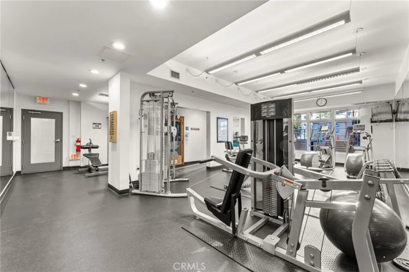 488 E Ocean #809 photo 34