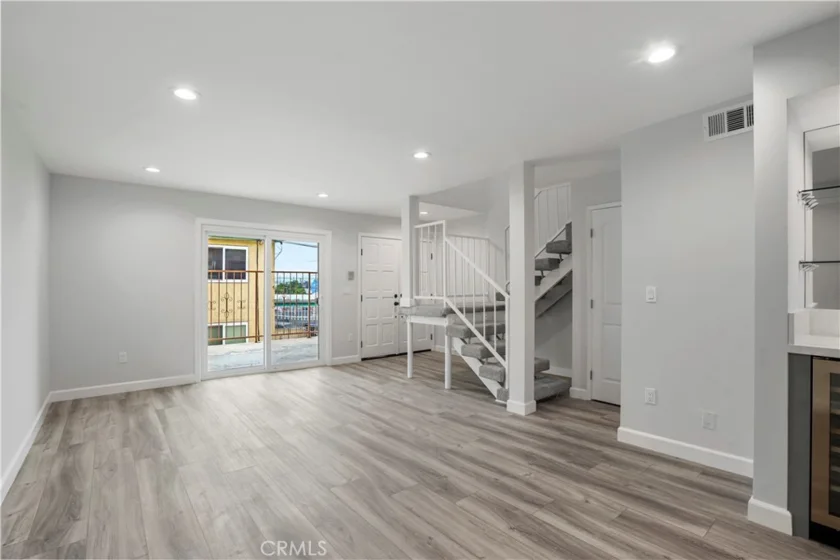 227 E Burbank #C photo 14