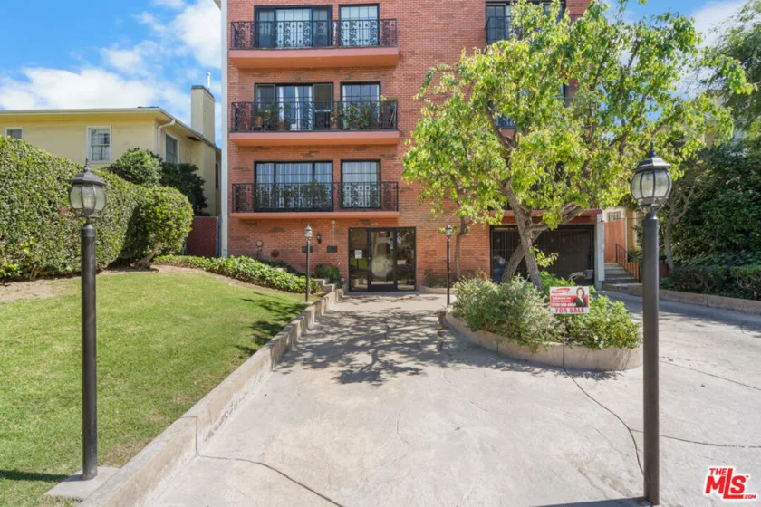 822 S Windsor Boulevard #102 photo 2
